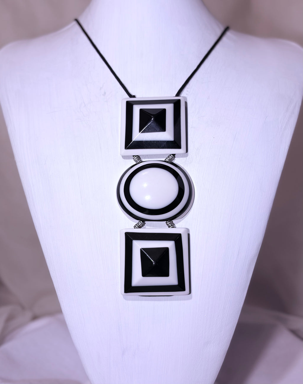Black Square, White Circle, Black Square