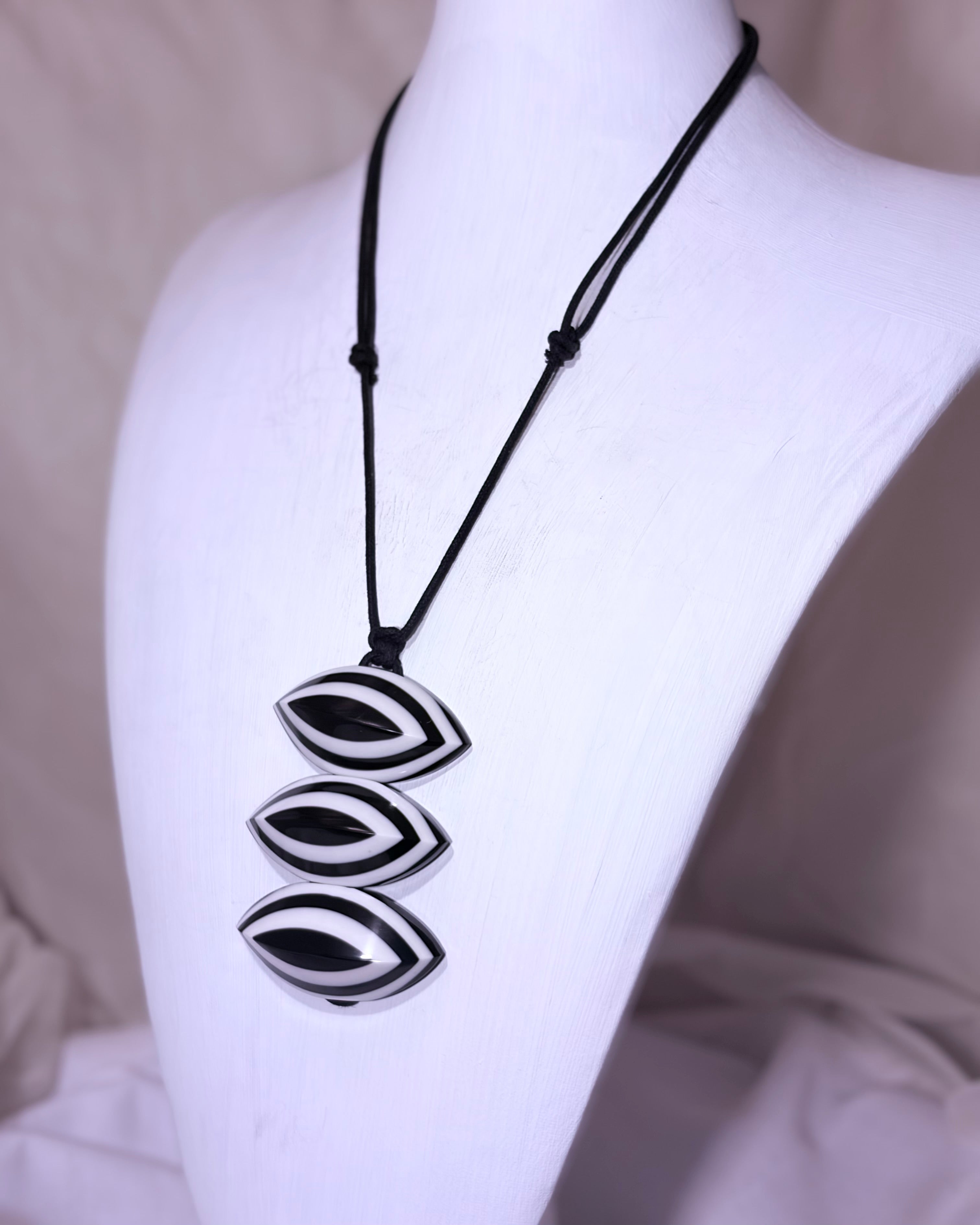 Horizontal Diamonds